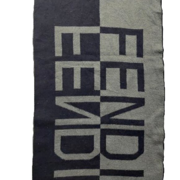 Luxury Vintage FENDI Black & Gray Inverted Logo Reversible Scarf - Picture 8 of 8